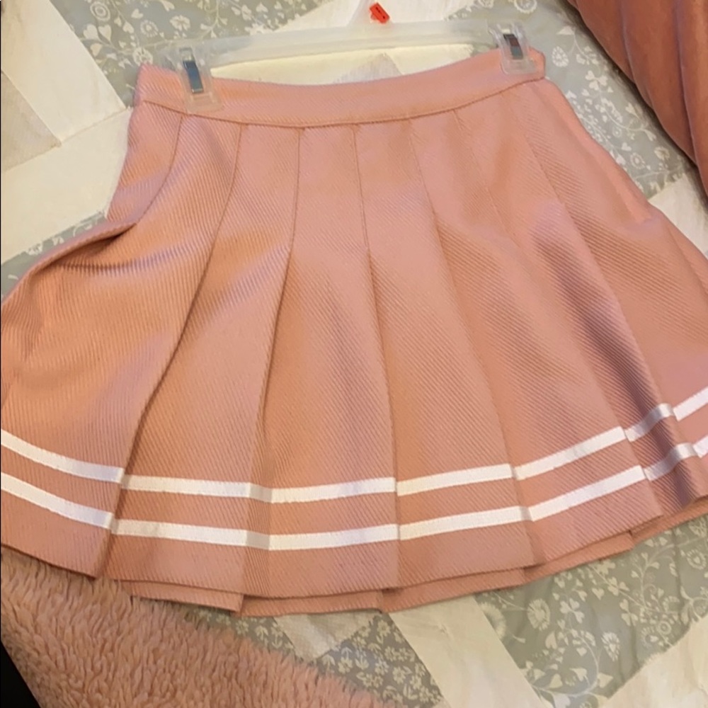 Pink pleated skirt